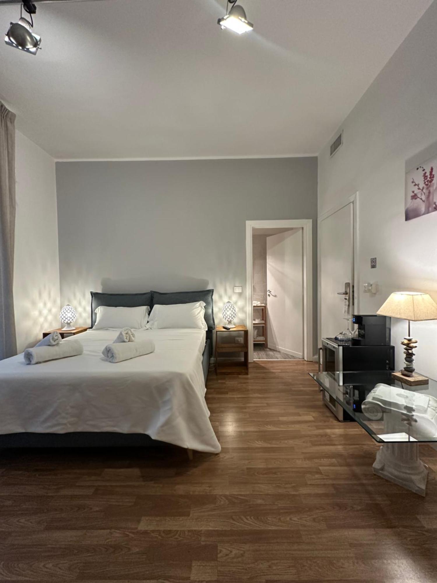 B&B Degli Artisti Suite Лечче Екстер'єр фото